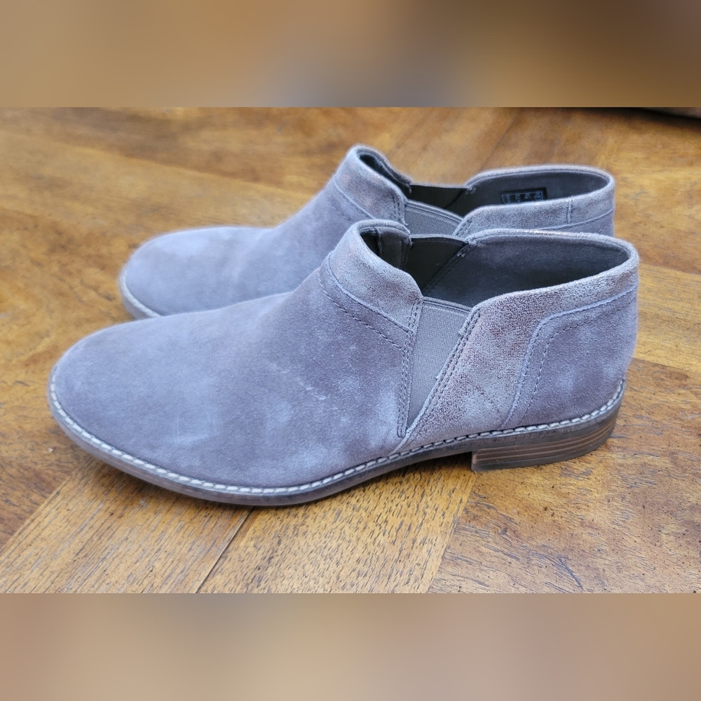 Clarks Brown Suede Bootie sz 8.5